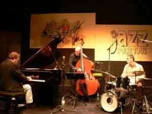 P1000498-2 TRIO HERVIER