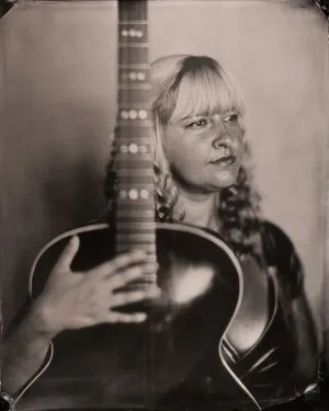 Leonie EVANS and the BLUE MOCKINGBIRDS